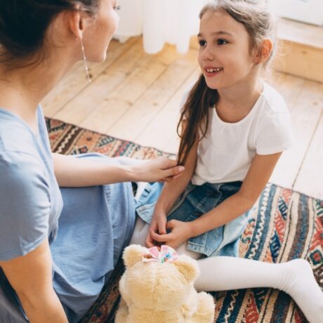 Ce presupune educația cu blândețe. Care sunt avantajele pe termen lung